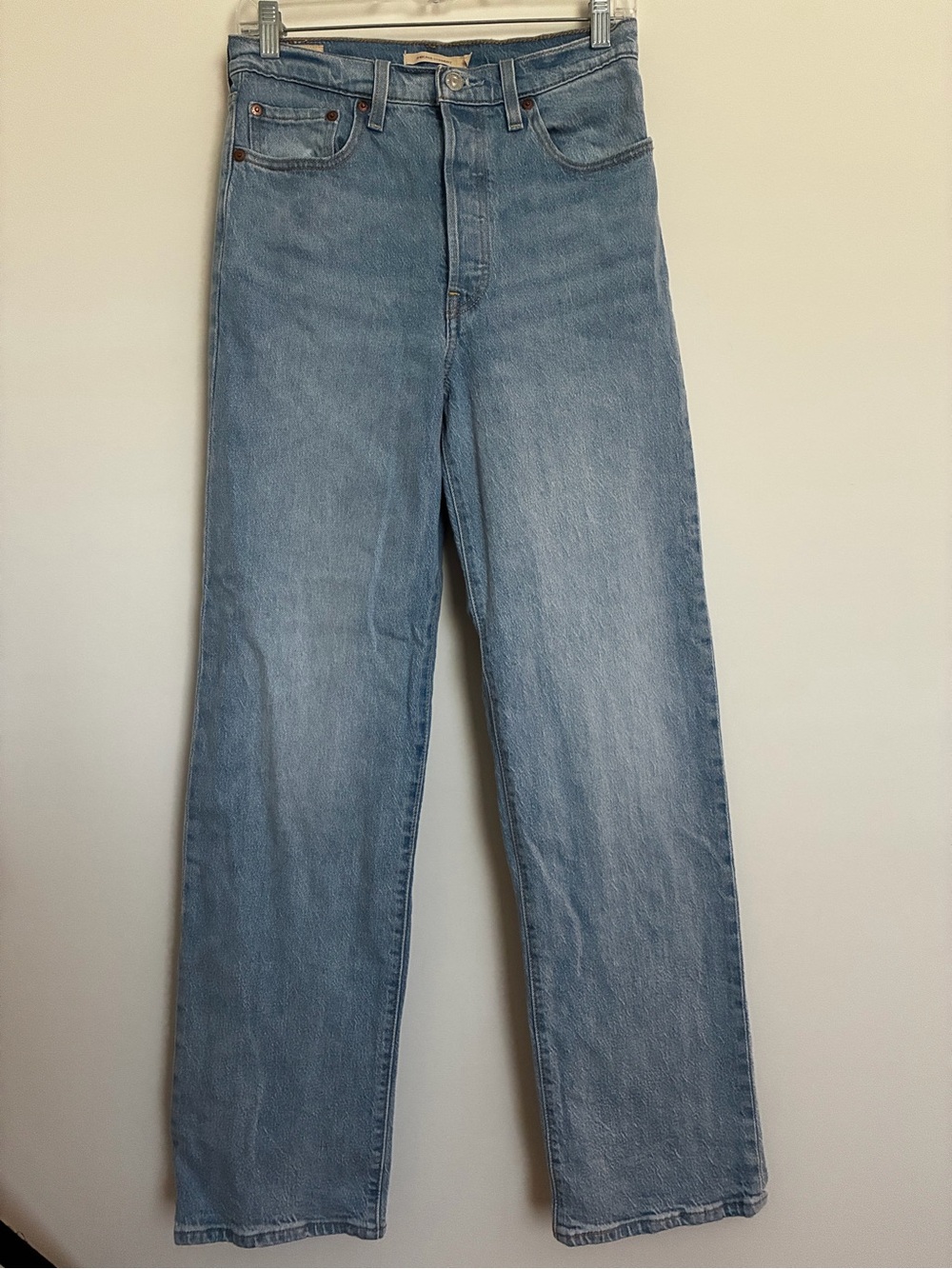 Levi’s Premium Ribcage Straight light wash size 28